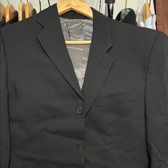 Calvin Klein Men’s Black Suit with Smooth Wool Fabric and Notched Lapels - Picture 2 of 12